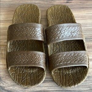 Pre-owned Pali Hawaii Big Girl classic Sandal Size 4- Dark Brown